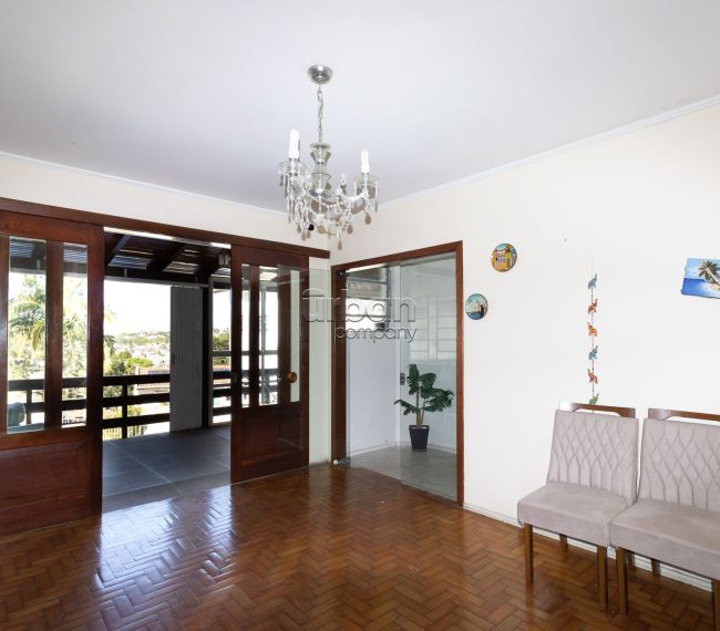 Casa com 300m², 4 quartos, 2 suítes, 3 vagas, no bairro Três Figueiras em Porto Alegre