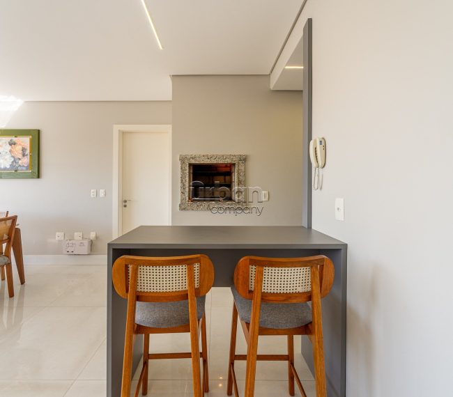 Apartamento com 108m², 3 quartos, 1 suíte, 2 vagas, no bairro Vila Ipiranga em Porto Alegre