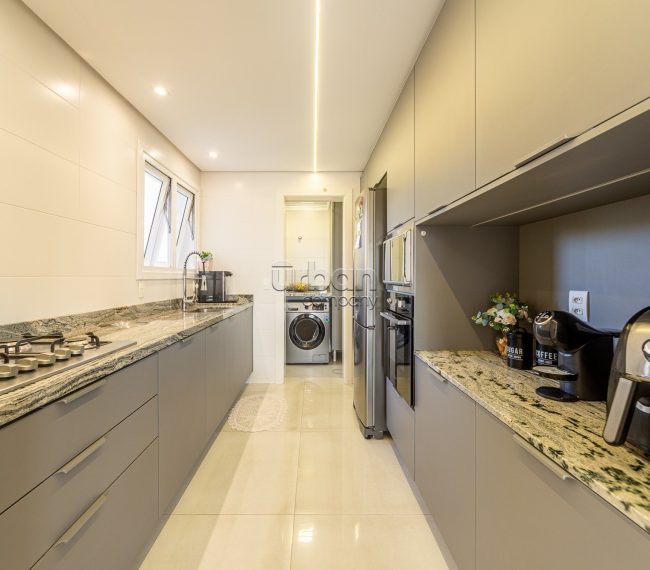 Apartamento com 108m², 3 quartos, 1 suíte, 2 vagas, no bairro Vila Ipiranga em Porto Alegre