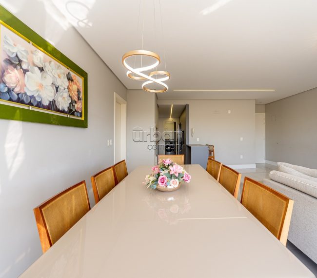 Apartamento com 108m², 3 quartos, 1 suíte, 2 vagas, no bairro Vila Ipiranga em Porto Alegre
