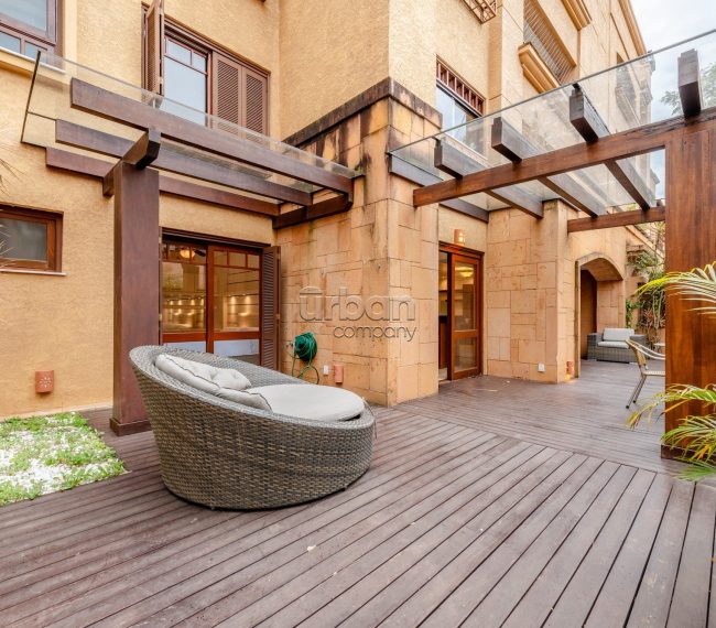 Apartamento Garden com 190m², 3 quartos, 3 suítes, 2 vagas, no bairro Chácara Das Pedras em Porto Alegre