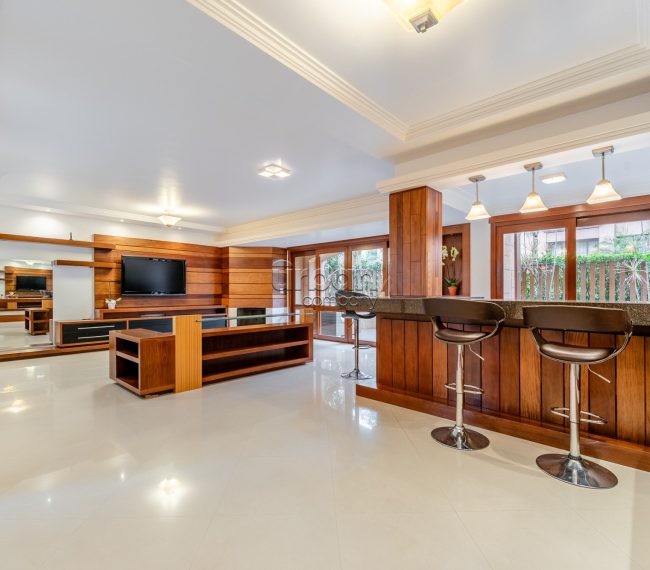 Apartamento Garden com 190m², 3 quartos, 3 suítes, 2 vagas, no bairro Chácara Das Pedras em Porto Alegre