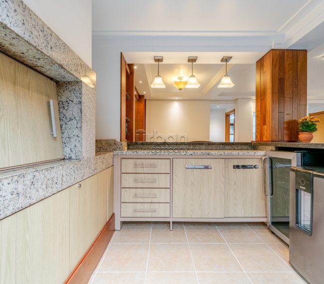 Apartamento Garden com 190m², 3 quartos, 3 suítes, 2 vagas, no bairro Chácara Das Pedras em Porto Alegre