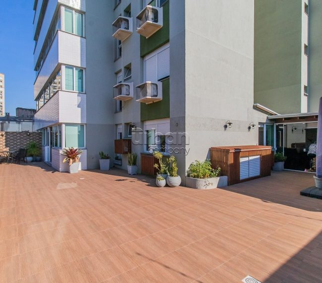 Apartamento Garden com 233m², 3 quartos, 1 suíte, 2 vagas, no bairro Passo da Areia em Porto Alegre