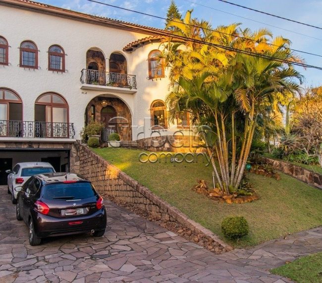 Casa em Condomínio com 552m², 3 quartos, 3 suítes, 6 vagas, no bairro Cavalhada em Porto Alegre