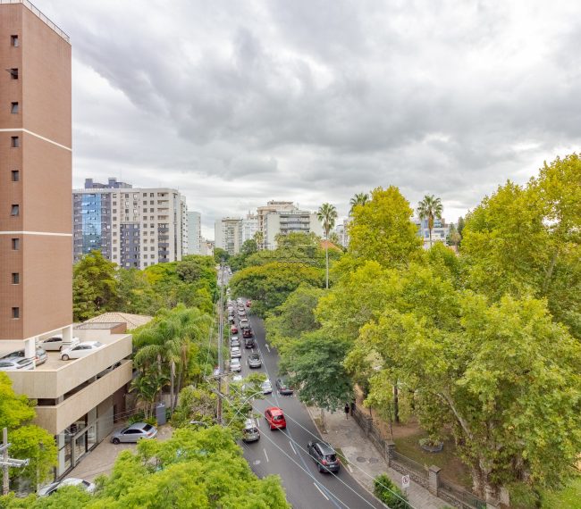 Apartamento com 221m², 3 quartos, 1 suíte, 2 vagas, no bairro Moinhos de Vento em Porto Alegre
