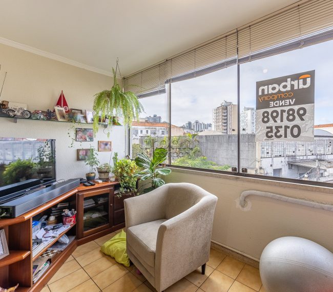 Apartamento com 80m², 2 quartos, 1 vaga, no bairro Santa Cecilia em Porto Alegre