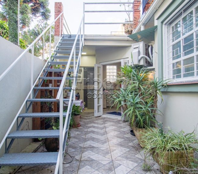 Apartamento Garden com 69m², 2 quartos, 1 suíte, 1 vaga, no bairro Auxiliadora em Porto Alegre