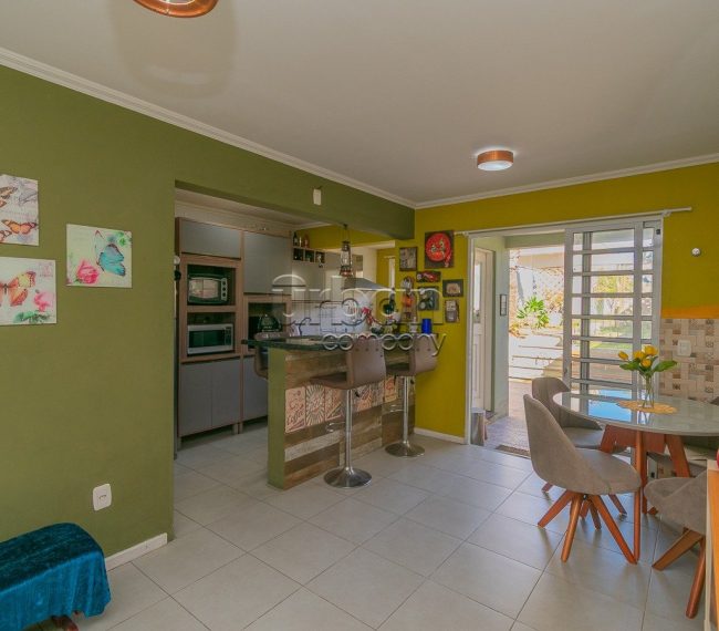 Casa com 182m², 3 quartos, 1 suíte, 3 vagas, no bairro Cristo Redentor em Porto Alegre