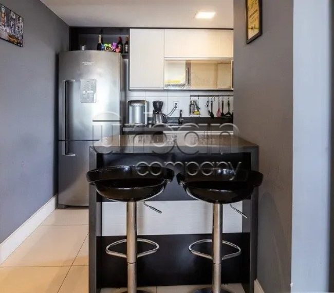 Apartamento com 72m², 2 quartos, 1 suíte, 2 vagas, no bairro Passo da Areia em Porto Alegre