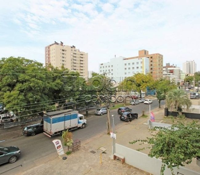Cobertura com 258m², 4 quartos, 2 suítes, 2 vagas, no bairro Passo da Areia em Porto Alegre