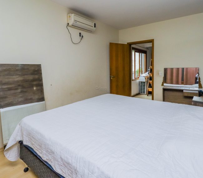 Casa com 190m², 3 quartos, 1 suíte, 4 vagas, no bairro Passo da Areia em Porto Alegre