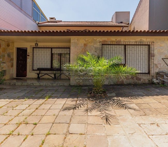 Casa com 408m², 4 quartos, 2 vagas, no bairro Chácara Das Pedras em Porto Alegre