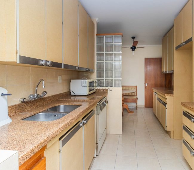 Apartamento com 181m², 4 quartos, 1 suíte, 2 vagas, no bairro Moinhos de Vento em Porto Alegre