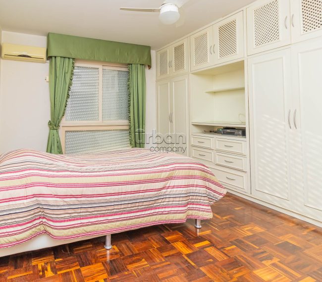 Apartamento com 181m², 4 quartos, 1 suíte, 2 vagas, no bairro Moinhos de Vento em Porto Alegre