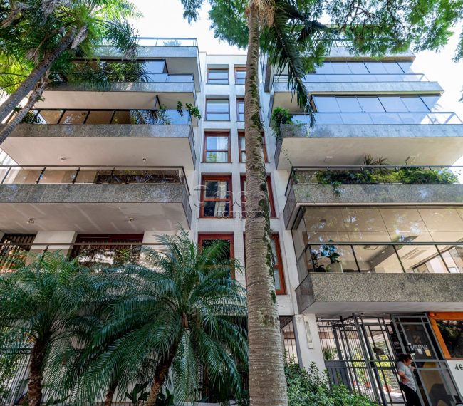 Apartamento com 209m², 4 quartos, 1 suíte, 2 vagas, no bairro Mont Serrat em Porto Alegre