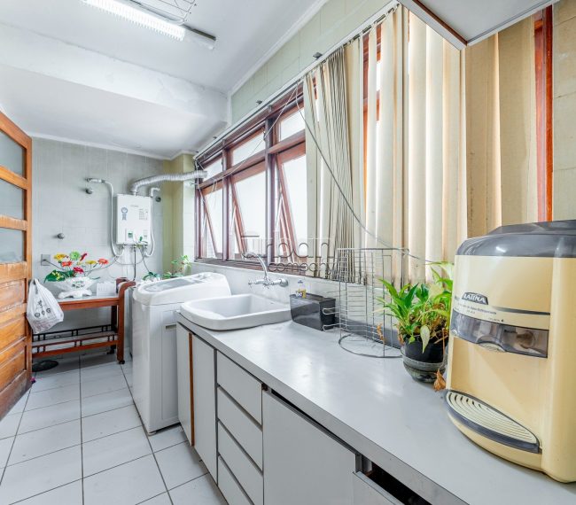 Apartamento com 209m², 4 quartos, 1 suíte, 2 vagas, no bairro Mont Serrat em Porto Alegre