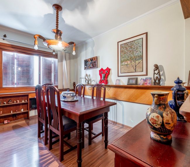 Apartamento com 209m², 4 quartos, 1 suíte, 2 vagas, no bairro Mont Serrat em Porto Alegre
