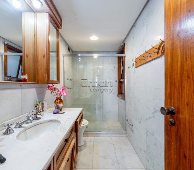 Apartamento com 209m², 4 quartos, 1 suíte, 2 vagas, no bairro Mont Serrat em Porto Alegre