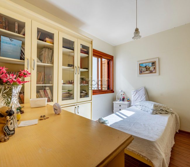 Apartamento com 209m², 4 quartos, 1 suíte, 2 vagas, no bairro Mont Serrat em Porto Alegre