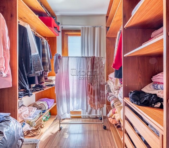 Apartamento com 209m², 4 quartos, 1 suíte, 2 vagas, no bairro Mont Serrat em Porto Alegre