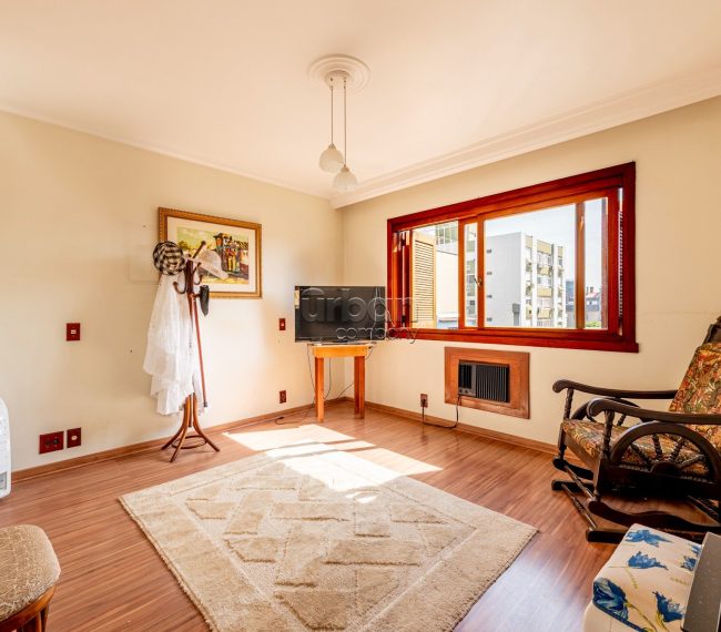 Apartamento com 209m², 4 quartos, 1 suíte, 2 vagas, no bairro Mont Serrat em Porto Alegre