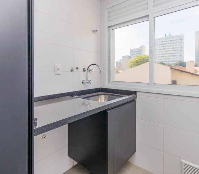 Apartamento com 49m², 1 quarto, 1 suíte, 2 vagas, no bairro Passo da Areia em Porto Alegre