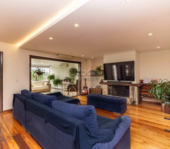 Casa com 366m², 4 quartos, 2 suítes, 4 vagas, no bairro Chácara da Pedras em Porto Alegre