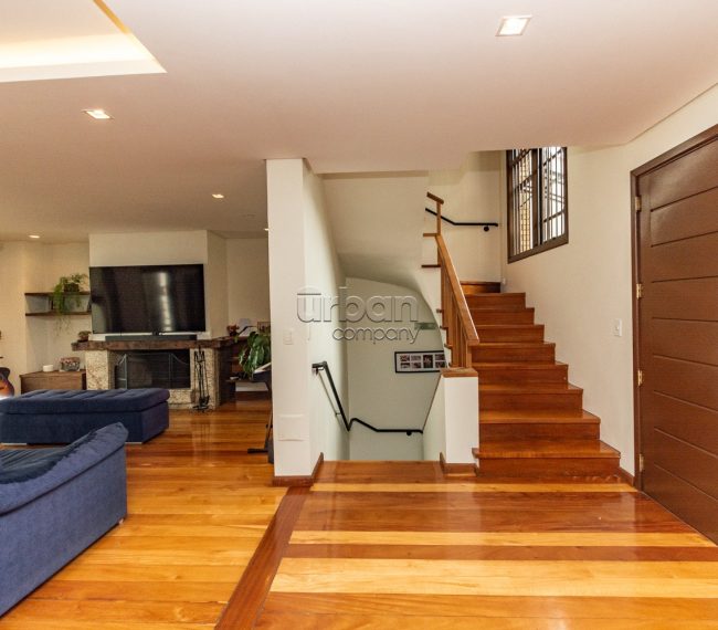 Casa com 366m², 4 quartos, 2 suítes, 4 vagas, no bairro Chácara da Pedras em Porto Alegre