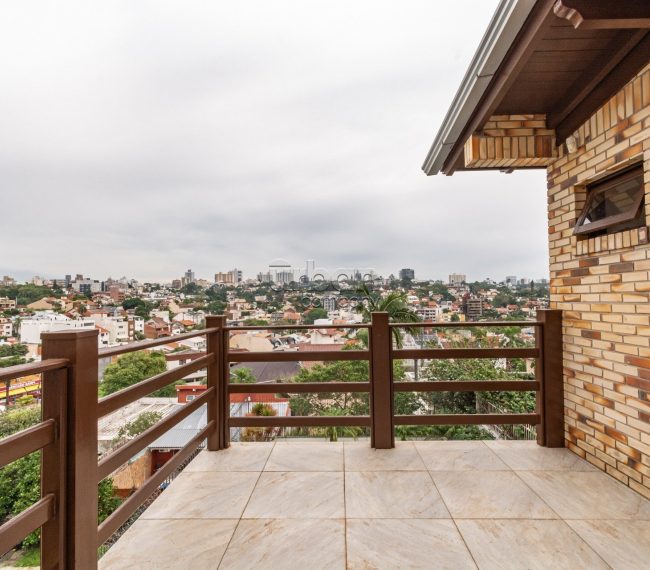 Casa com 366m², 4 quartos, 2 suítes, 4 vagas, no bairro Chácara da Pedras em Porto Alegre