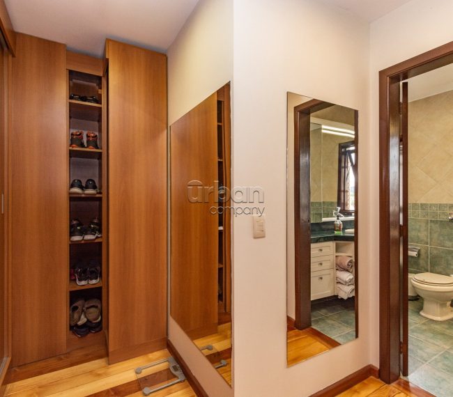 Casa com 366m², 4 quartos, 2 suítes, 4 vagas, no bairro Chácara da Pedras em Porto Alegre