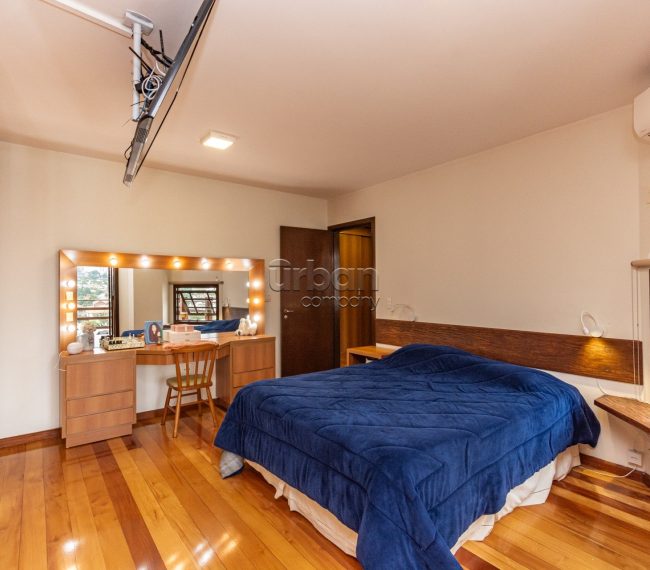 Casa com 366m², 4 quartos, 2 suítes, 4 vagas, no bairro Chácara da Pedras em Porto Alegre