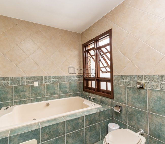 Casa com 366m², 4 quartos, 2 suítes, 4 vagas, no bairro Chácara da Pedras em Porto Alegre