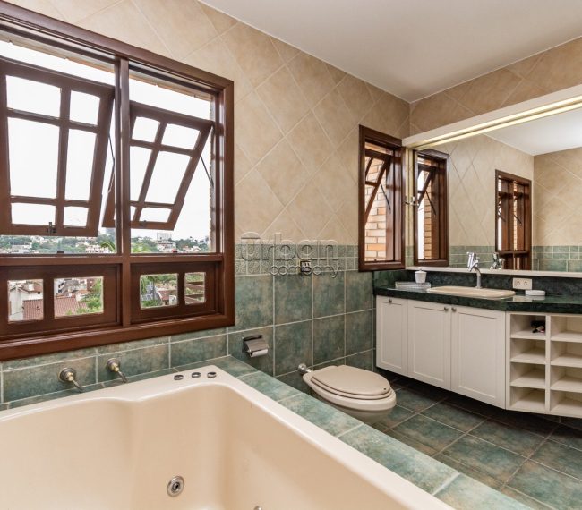 Casa com 366m², 4 quartos, 2 suítes, 4 vagas, no bairro Chácara da Pedras em Porto Alegre