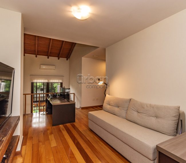 Casa com 366m², 4 quartos, 2 suítes, 4 vagas, no bairro Chácara da Pedras em Porto Alegre