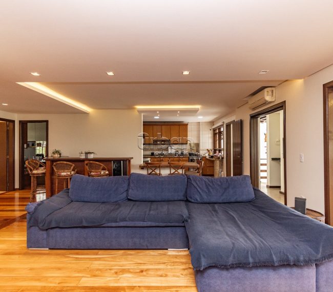 Casa com 366m², 4 quartos, 2 suítes, 4 vagas, no bairro Chácara da Pedras em Porto Alegre