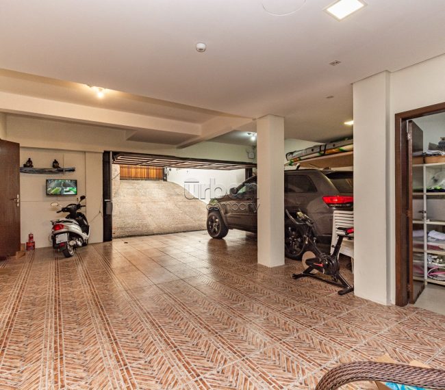 Casa com 366m², 4 quartos, 2 suítes, 4 vagas, no bairro Chácara da Pedras em Porto Alegre