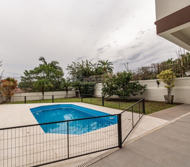 Casa com 366m², 4 quartos, 2 suítes, 4 vagas, no bairro Chácara da Pedras em Porto Alegre