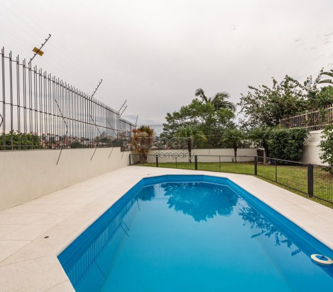 Casa com 366m², 4 quartos, 2 suítes, 4 vagas, no bairro Chácara da Pedras em Porto Alegre