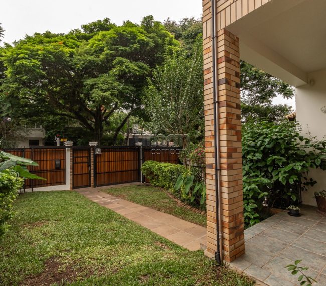 Casa com 366m², 4 quartos, 2 suítes, 4 vagas, no bairro Chácara das Pedras em Porto Alegre