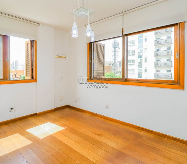 Apartamento com 120m², 3 quartos, 1 suíte, 2 vagas, no bairro Bela Vista em Porto Alegre
