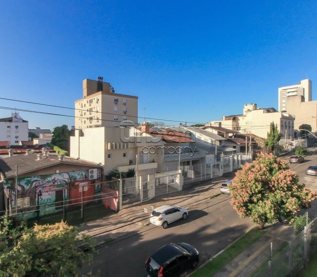Apartamento com 77m², 2 quartos, 1 suíte, 2 vagas, no bairro Passo da Areia em Porto Alegre