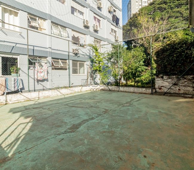 Apartamento com 77m², 3 quartos, 1 suíte, 1 vaga, no bairro Partenon em Porto Alegre