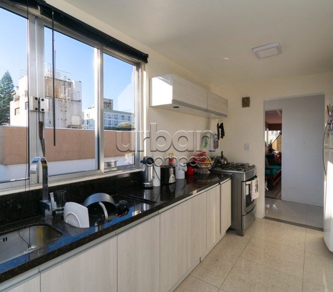 Cobertura com 196m², 4 quartos, 1 suíte, 2 vagas, no bairro Moinhos de Vento em Porto Alegre