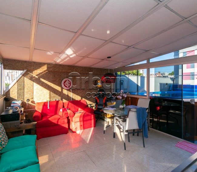Cobertura com 196m², 4 quartos, 1 suíte, 2 vagas, no bairro Moinhos de Vento em Porto Alegre