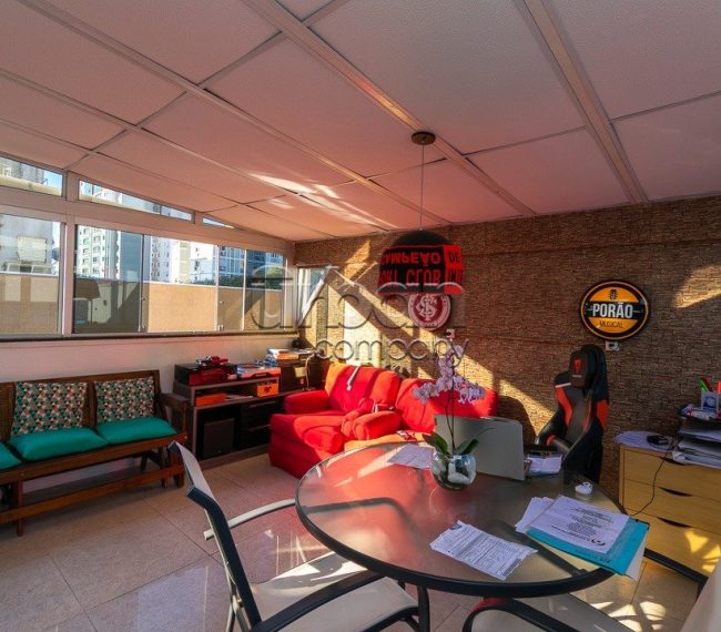 Cobertura com 196m², 4 quartos, 1 suíte, 2 vagas, no bairro Moinhos de Vento em Porto Alegre
