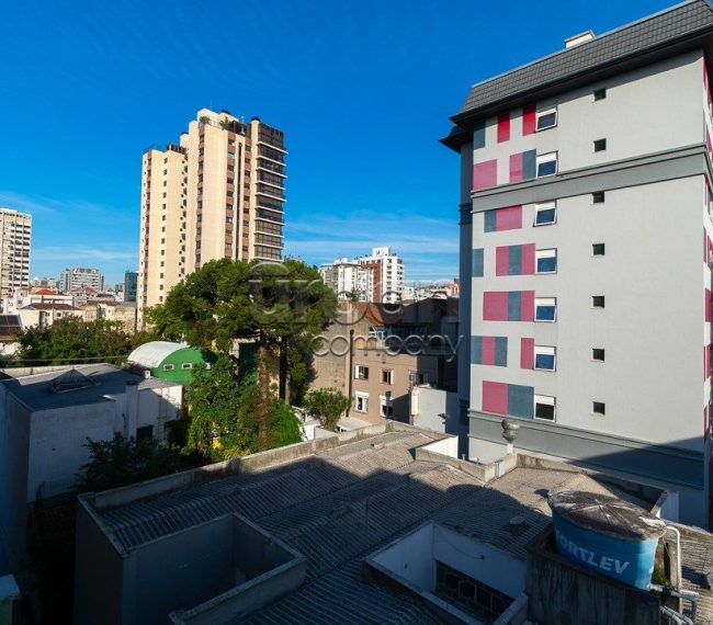 Cobertura com 196m², 4 quartos, 1 suíte, 2 vagas, no bairro Moinhos de Vento em Porto Alegre