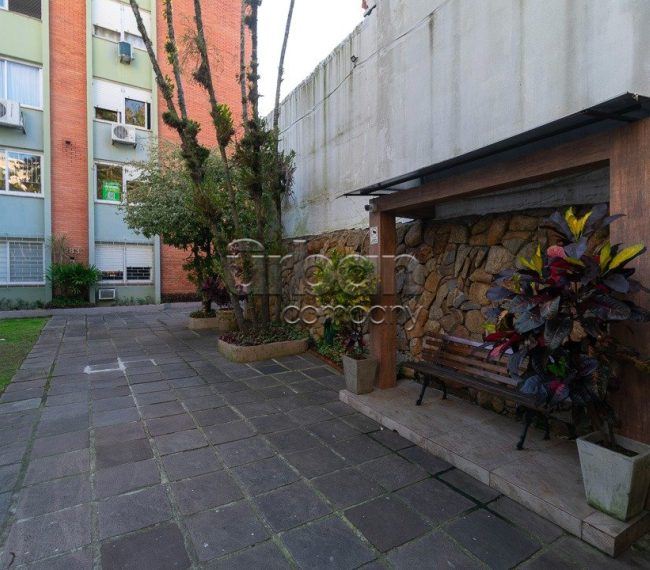 Cobertura com 196m², 4 quartos, 1 suíte, 2 vagas, no bairro Moinhos de Vento em Porto Alegre