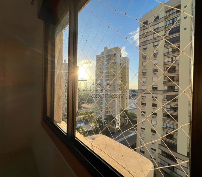 Apartamento com 87m², 3 quartos, 1 suíte, 1 vaga, no bairro Passo da Areia em Porto Alegre