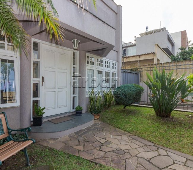 Casa com 356m², 2 quartos, 1 suíte, no bairro Chácara das Pedras em Porto Alegre